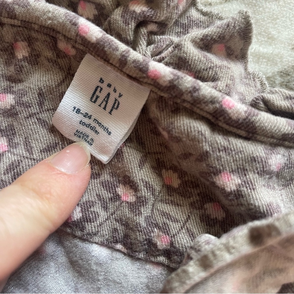 GAP Pink Floral Ruffle Blouse - Picture 2 of 2